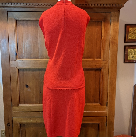 St. John Knit Set Skirt and Tank Orange-Red Size 6 Top Size Medium Skirt - Picture 3 of 16
